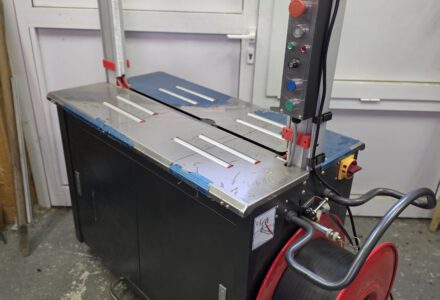 Vollautomatische Umreifungsmaschine für 12mm PP-BandBox 1